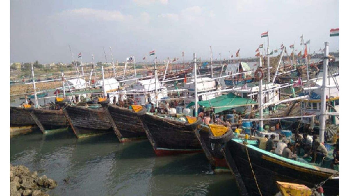 ગીર સોમનાથ : 20 માછીમારો પાકિસ્તાન જેલમાંથી માદરે વતન પહોંચ્યા, વેરાવળ ખાતે પરિવારજનો સાથે મિલન થતા લાગણીસભર દ્રશ્યો સર્જાયા