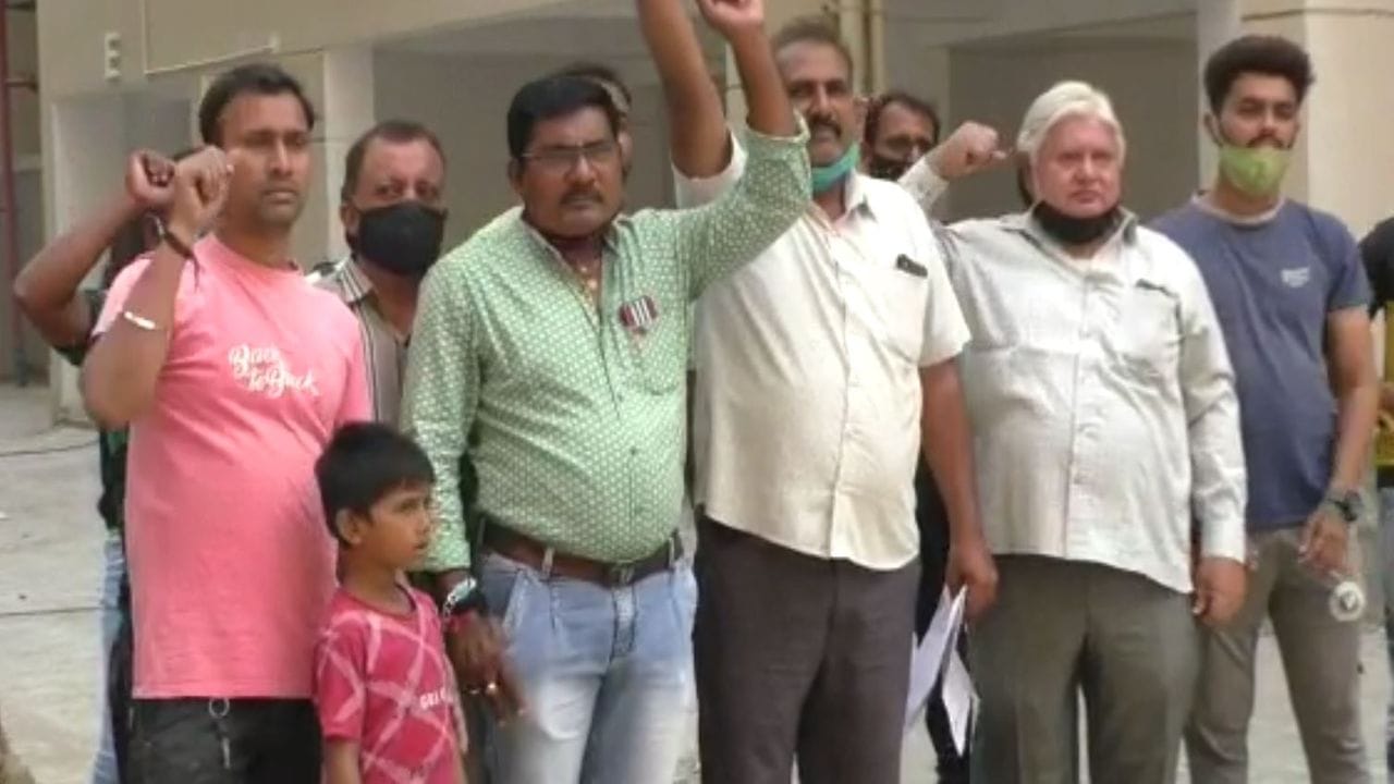 સુરત : આવાસ યોજનાના લાભાર્થીઓને કોર્પોરેશને મકાનની સોંપણી ન કરાતા નારાજગી, આત્મવિલોપનની ચીમકી