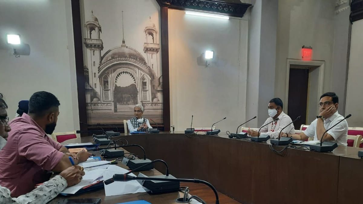 વડોદરા : RTO અને પોલીસ દ્વારા વાહન નિયમ ભંગના 1,289 કેસોમાં રુ.37 લાખની વસૂલાત, જિલ્લા કક્ષાની રોડ સેફટી કાઉન્સીલની બેઠક મળી