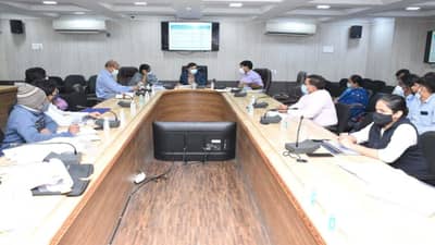 KUTCH : પ્રભારી સચિવ હર્ષદ પટેલની અધ્યક્ષતામાં રસીકરણ તેમજ કોરોના અંગેની સમીક્ષા બેઠક યોજાઇ !