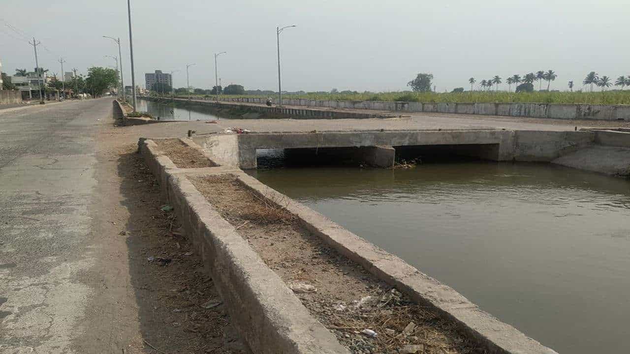 બારડોલી નગરપાલિકાનો ડ્રિમ પ્રોજેક્ટ કેનાલ રોડ બેહાલ, 3 કરોડનો ખર્ચો કર્યા બાદ પણ રોડની હાલત ખસ્તા