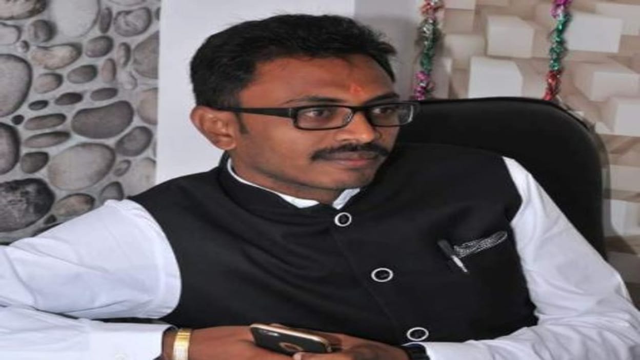 RAJKOT : પૂર્વમંત્રી જયેશ રાદડિયાએ યાર્ડની સત્તા યુવા નેતા જયેશ બોઘરાને  સોંપી, સિનીયરોમાં સોંપો | RAJKOT: Former Minister Jayesh Radadia hands over  power of yard to young leader ...