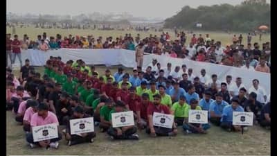 SURAT : પોલીસ દ્વારા ખેલો લીંબાયત ક્રાઇમ છોડો લીંબાયત કાર્યક્રમ અંતર્ગત ક્રિકેટ મેચનું આયોજન, યુવાનોમાં નશા બાબતે જાગૃતિ ફેલાવવાનો ઉદ્દેશ