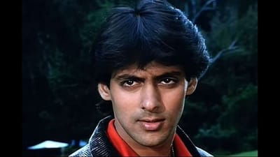 સલમાને 1989માં આવેલી ફિલ્મ 'મૈંને પ્યાર કિયા'થી પોતાના ફિલ્મી કરિયરની શરૂઆત કરી હતી. આ ફિલ્મમાં તેની સાથે ભાગ્યશ્રી હતી. આ ફિલ્મનું નિર્દેશન સૂરજ બડજાત્યાએ કર્યું હતું. આ ફિલ્મ પછી સલમાન ખાન બોલિવૂડનો લવર બોય બની ગયો છે.
