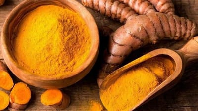 હળદરની અસર ખૂબ જ ગરમ છે. વધુ માત્રામાં તેનું સેવન કરવાથી પેટમાં બળતરા, પેટનું ફૂલવું અને ખેંચાણ થઈ શકે છે. 