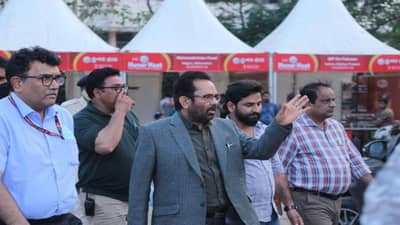 Surat : મુખ્તાર અબ્બાસ નકવી સુરત પહોંચ્યા, હુનર હાટમાં કોરોના ગાઈડલાઇનનું ધ્યાન રાખવા સૂચના