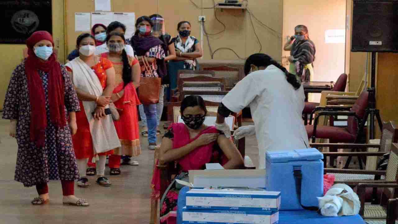 Vaccination In India: દેશમાં કોરોના રસીકરણનો આંકડો 128 કરોડને પાર, 85 ટકાથી વધુ લોકોએ પ્રથમ ડોઝ લીધો