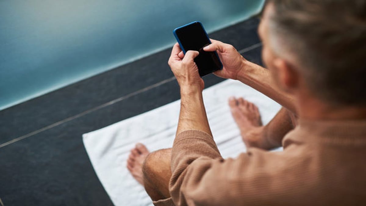 Health: શું તમને પણ છે ટોઇલેટમાં બેસીને Mobile જોવાની ટેવ ? સાવધાન ! થઈ શકે છે આ ગંભીર બીમારી Health: શું તમને પણ છે ટોઇલેટમાં બેસીને Mobile જોવાની ટેવ ? સાવધાન ! થઈ શકે છે આ ગંભીર બીમારી