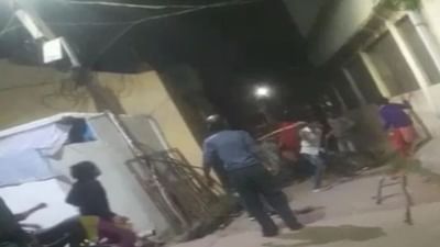 Crime: અસામાજીક તત્વોએ કિશોરીઓ પર વરસાવ્યો લાઠીઓનો વરસાદ, વીડિયો થયો વાયરલ