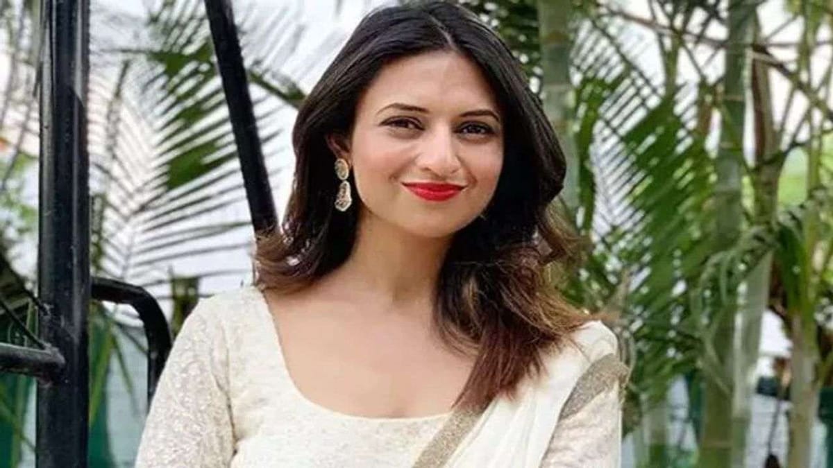 દિવ્યાંકાનો દેશી અંદાજ ! પટિયાલા સૂટમાં એક્ટ્રેસે 'વખરા સોંગ' પર લગાવ્યા ઠુમકા, જુઓ Video