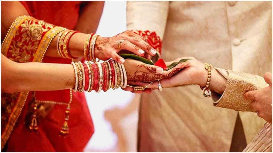 Vastu Tips : સુખી અને સમૃદ્ધ દામ્પત્ય જીવન માટે આ વાસ્તુ ટિપ્સ અપનાવો