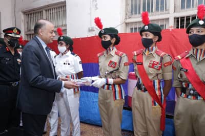 Surat: સંરક્ષણ સચિવે સુરતના NCC યુનિટની મુલાકાત લીધી, NCC કેડેટ્સ દ્વારા “ગાર્ડ ઓફ ઓનર” આપવામાં આવ્યુ