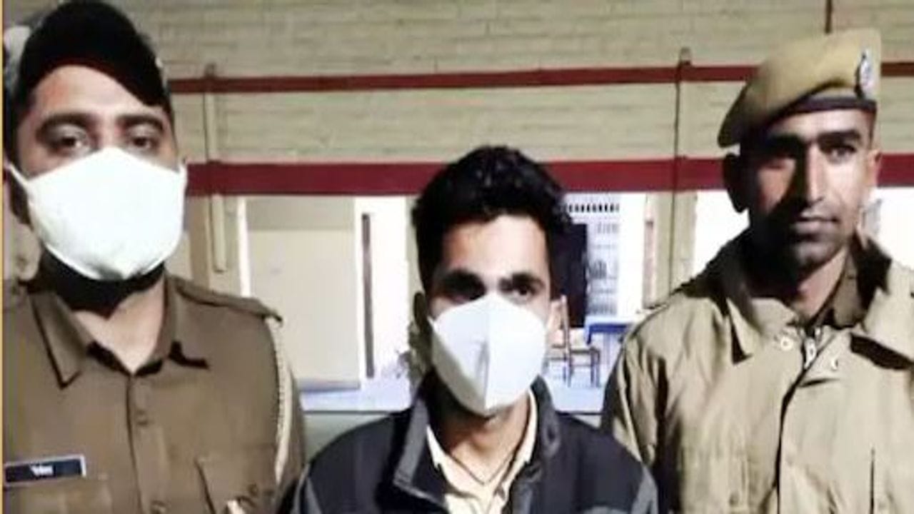 એઈમ્સના ઓફિસ બોયએ લગાવ્યું ઓમિક્રોન વેરિયન્ટનું WhatsApp સ્ટેટસ, પહોંચ્યો જેલના સળીયા પાછળ!