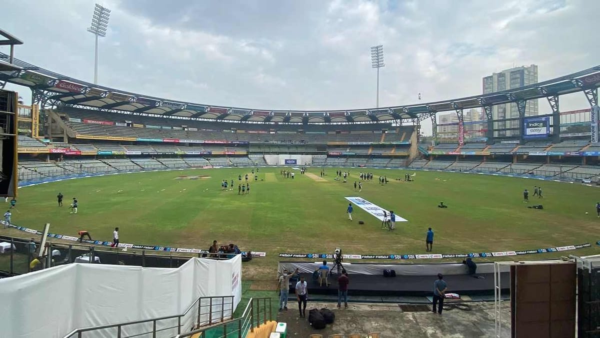 Ind vs NZ: વરસાદને લઇને ભીના આઉટ ફીલ્ડે ટોસ ની રાહ વધારી, મેચ શરુ થવામાં લાગી વાર