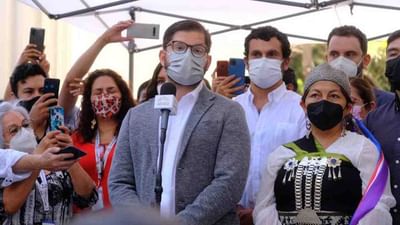 કોરોના સંકટ દરમિયાન ચિલીને ડાબેરી નેતા ગેબ્રિયલ બોરિચ (Gabriel Boric)ના રૂપમાં એક યુવા નેતા મળ્યો છે, જે 35 વર્ષની ઉંમરે લેટિન અમેરિકન દેશના નવા રાષ્ટ્રપતિ બનવા જઈ રહ્યા છે. બોરીચને ચૂંટણીમાં લગભગ 56 ટકા વોટ મળ્યા હતા. તેઓ દેશના સૌથી યુવા રાષ્ટ્રપતિ બનવા જઈ રહ્યા છે. બોરિચ આવતા વર્ષે માર્ચ 2022માં દેશની કમાન સંભાળશે.