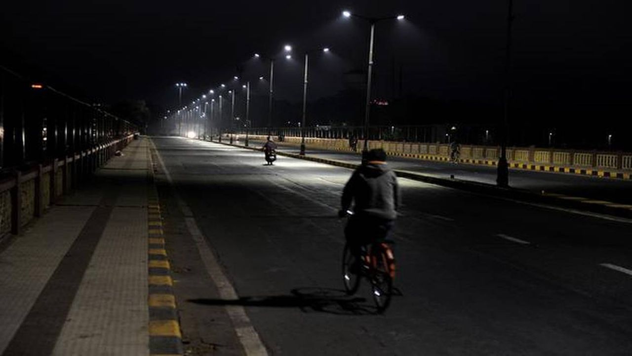 ગુજરાતના આઠ શહેરોમાં 31 ડિસેમ્બર સુધી રાત્રિ કરફ્યુ લંબાવાયો, કોઇ રાહત નહિ