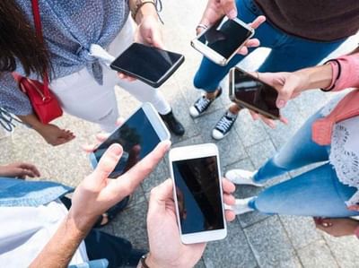 ગુજરાતીઓ મોબાઇલ ફોન રાખવામાં પણ અગ્રેસર, સર્વેમાં સામે આવી વિગતો