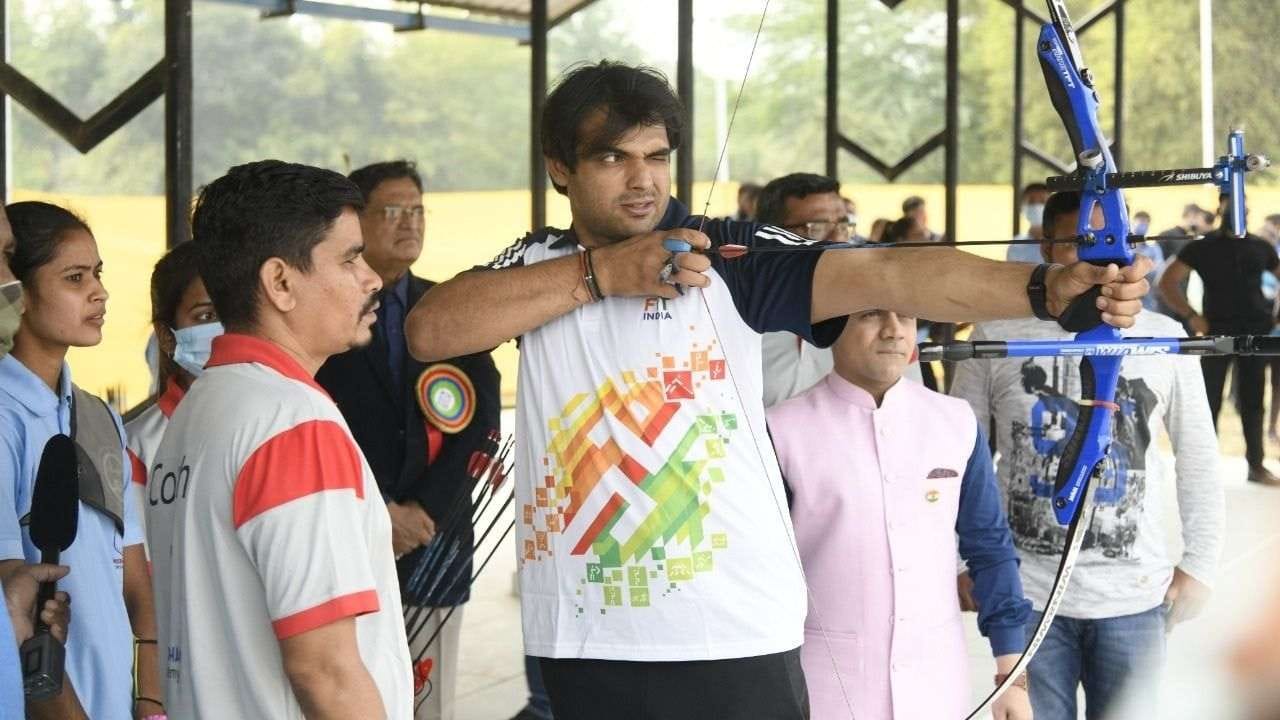 AHMEDABAD : સંસ્કારધામ ખાતે ઓલમ્પિક ગોલ્ડમેડાલીસ્ટ નીરજ ચોપરાએ 75 શાળાના વિદ્યાર્થીઓ સાથે સંવાદ કર્યો