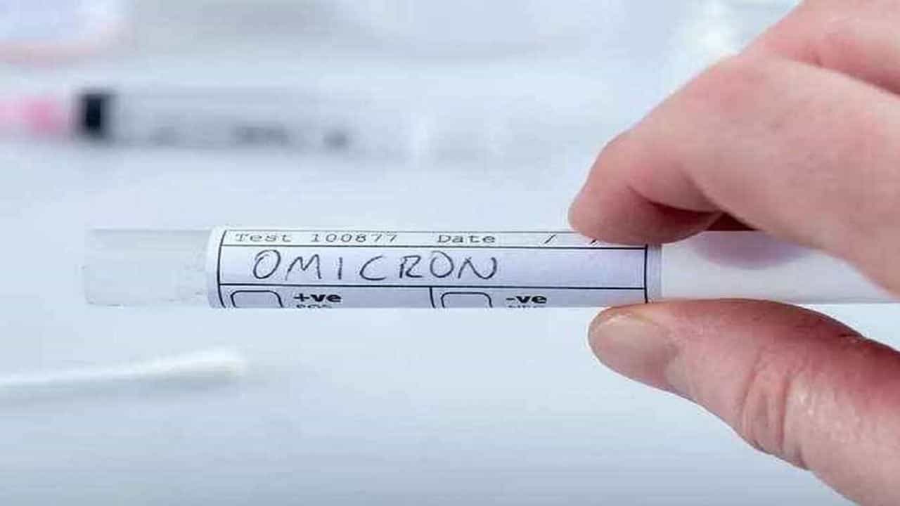 શું ભારતમાં આવી રહી છે કોરોનાની ત્રીજી લહેર ? ઓમિક્રોન સહીતના આંકડાઓએ વધારી ચિંતા