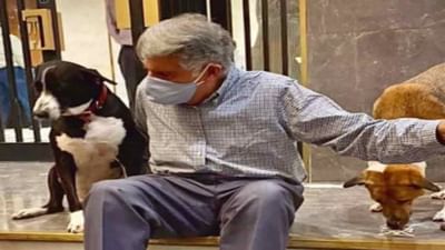 Ratan Tata Birthday: સાદગીની મિશાલ છે રતન ટાટા, જૂઓ તેમના સાદા જીવનને દર્શાવતી અમુક તસ્વીરો