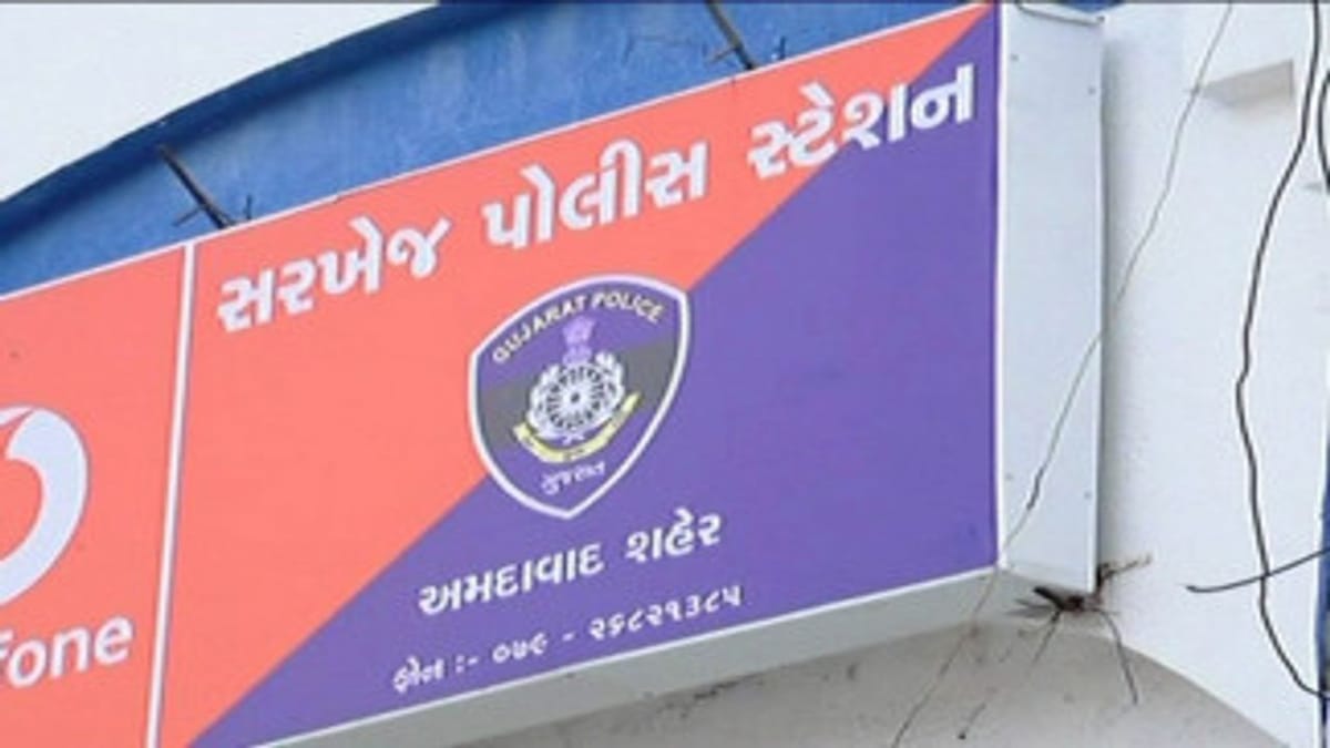 AHMEDABAD : સરખેજ પોલીસે સરકારી અને ખાનગી જમીન પર દબાણ કરનારા 43 લોકો સામે ગુનો નોંધ્યો