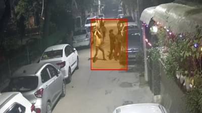 Crime: બાળકોની સામે મહિલાને બેરહેમીથી પડ્યો માર, CCTV ફૂટેજ સામે આવ્યા ! MLA પર હુમલાનો આરોપ, 2ની ધરપકડ