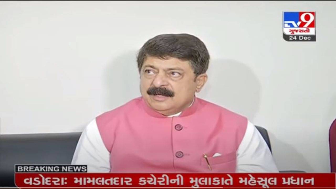 VADODARA : મામલતદાર કચેરીમાં  મહેસૂલ પ્રધાને અચાનક મુલાકાત લઇ 11થી 12 કરોડ રૂપિયાની જંત્રી વિસંગતતા પકડી પાડી