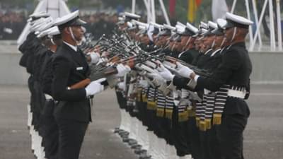 JAMNAGAR : નૌસેના સપ્તાહ 2021ની ઉજવણીના ભાગરૂપે INS વાલસુરા ખાતે બિટિંગ ધ રીટ્રિટ કાર્યક્રમ યોજાયો