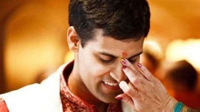 કપાળ પર ભમર વચ્ચેનું સ્થાન માનવ શરીરમાં એક મુખ્ય ચેતા બિંદુ માનવામાં આવે છે. એવું માનવામાં આવે છે કે તિલક ઊર્જાના નુકસાનને અટકાવે છે, અને એકાગ્રતાના વિવિધ સ્તરોને નિયંત્રિત કરવા માટે તેને જાળવી રાખે છે. તદુપરાંત, તિલક કરવાની  ક્રિયા એ સુનિશ્ચિત કરે છે કે મધ્ય-ભ્રમરના પ્રદેશ અને આદ્ય-ચક્ર પરના બિંદુઓને દબાવવામાં આવે છે, ચહેરાના સ્નાયુઓને રક્ત પુરવઠાની સુવિધા આપે છે.