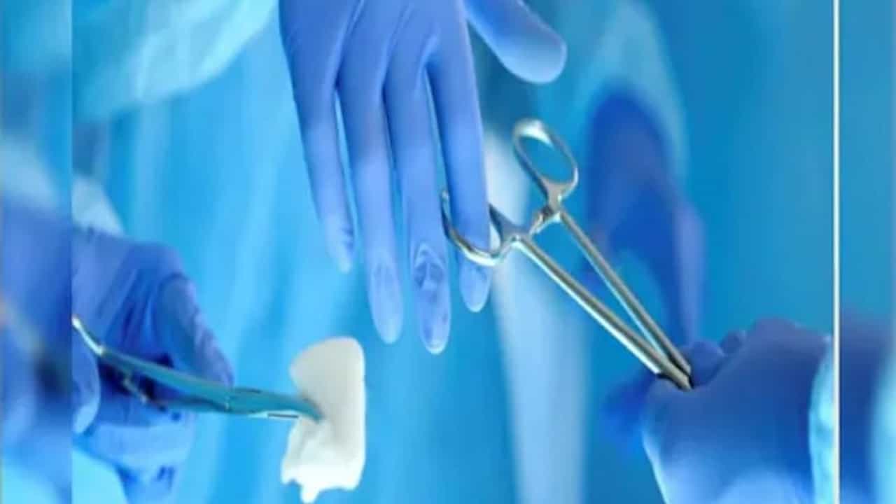 કપાયેલો અંગૂઠો લઇને 22 કલાકમાં દુબઇથી દિલ્લી આવ્યો આ વ્યક્તિ, જે ઓપરેશનનો ખર્ચ દુબઇમાં 24 લાખ હતો તેને ભારતમાં ડૉકટર્સે સાડા ત્રણ લાખમાં કરી આપ્યુ