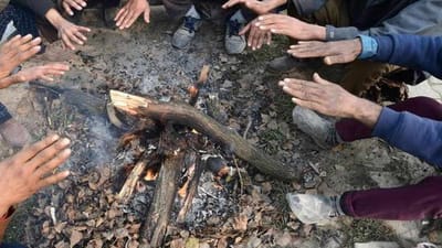 KUTCH : ઠંડા અને સૂકા પવન ફૂંકાતા લોકો ઠુંઠવાયા, નલિયામાં 2.5 ડિગ્રી તાપમાન નોંધાયું KUTCH : ઠંડા અને સૂકા પવન ફૂંકાતા લોકો ઠુંઠવાયા, નલિયામાં 2.5 ડિગ્રી તાપમાન નોંધાયું