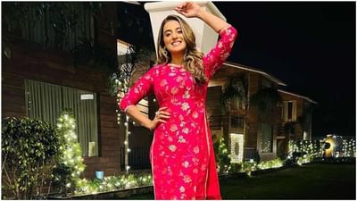 અક્ષરા સિંહ ભોજપુરીની પ્રતિભાશાળી અને સુંદર અભિનેત્રીઓમાંની એક છે. અભિનેત્રી સોશિયલ મીડિયા પર ખુબ એક્ટિવ છે.
