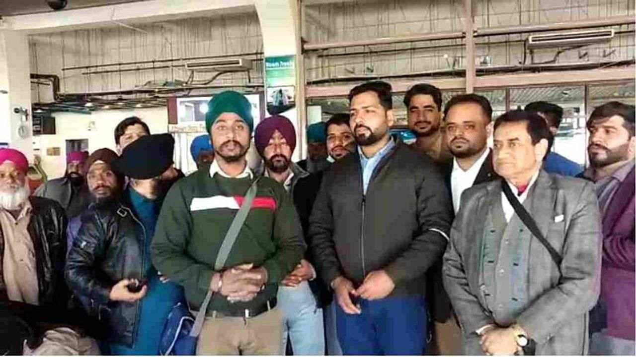 Afghanistan Crisis : ભારતે અફઘાનિસ્તાનમાંથી 110 શીખ અને હિન્દુઓને બહાર કાઢ્યા, તમામ લોકોનું કરવામાં આવશે પુનર્વસન