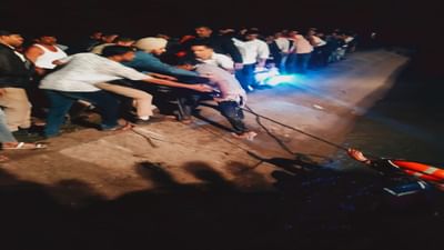 Surat : ચલથાણ નજીક ખાન પરિવારની કાર નહેરના ધસમસતા પાણીમાં ખાબકી, ફાયર વિભાગે ફિલ્મી સ્ટાઇલમાં તમામનું કર્યું રેસ્ક્યુ