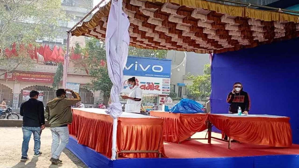 Surat : રિંગરોડ બ્રિજ નીચે ફરી માર્કેટ એરિયા માટે કોરોના ટેસ્ટિંગ માટે કોર્પોરેશનની ટીમ ગોઠવી દેવાઈ