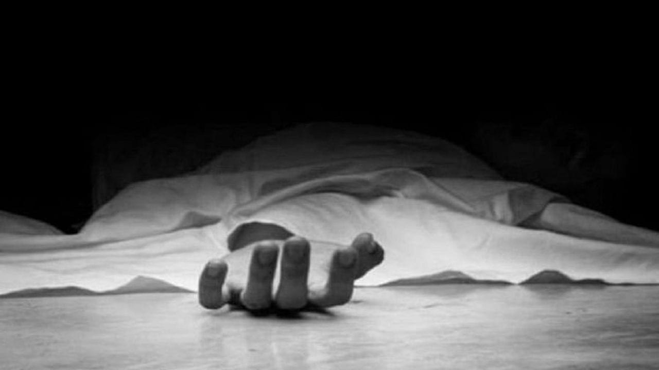 Crime: હત્યારાઓએ બળજબરીથી યુવતી પાસે ખોદાવ્યો ખાડો, બાદ ગોળી મારી તેમાજ દફનાવી નાખી
