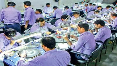 Surat : ડાયમંડ ઉદ્યોગમાં ધમધમાટ છતાં વતનથી કારીગરો પરત ન ફરતા 20 ટકાની ઘટ