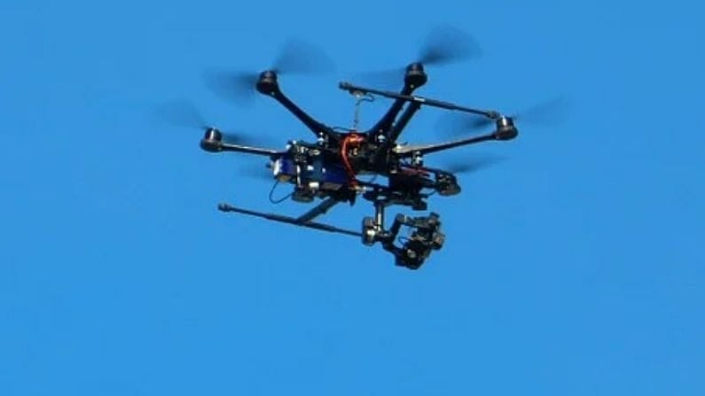 પાકિસ્તાને ભારત તરફ ડ્રોન મોકલ્યું, BSFએ 5 રાઉન્ડ ફાયરિંગ કરીને કાવતરું નિષ્ફળ બનાવ્યું, સર્ચ ઓપરેશન શરૂ પાકિસ્તાને ભારત તરફ ડ્રોન મોકલ્યું, BSFએ 5 રાઉન્ડ ફાયરિંગ કરીને કાવતરું નિષ્ફળ બનાવ્યું, સર્ચ ઓપરેશન શરૂ