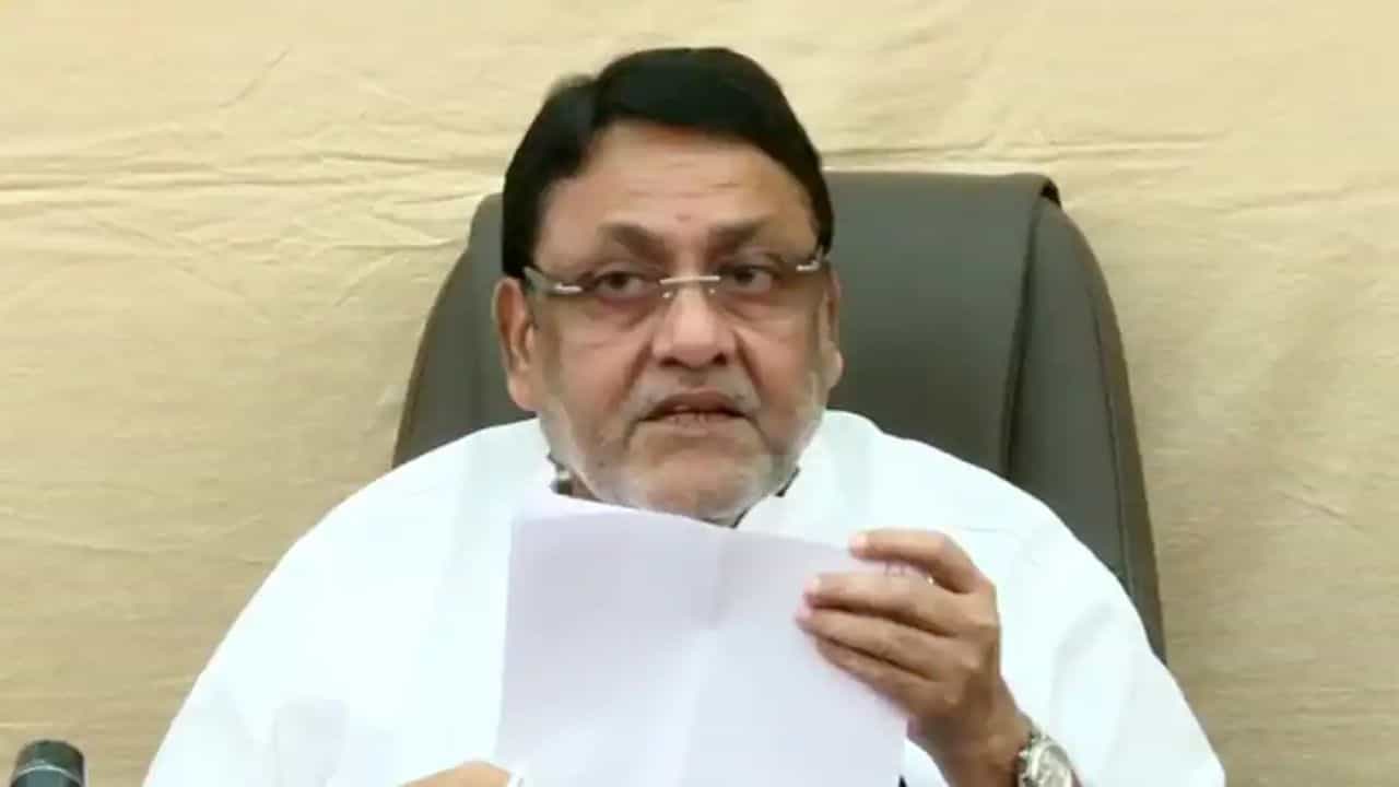 ભાજપના નેતાઓએ મંદિર-મસ્જિદની 513 એકર જમીન હડપ કરી, બેનામી વ્યવહારો દ્વારા કરોડો ઊભા કર્યાઃ નવાબ મલિકનો આક્ષેપ