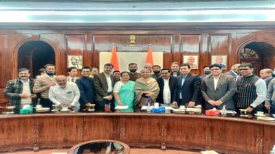 Surat : કાપડ પર જીએસટીનો દર યથાવત રાખવા વેપારીઓ દિલ્હી દરબારમાં, નાણામંત્રીને કરી રજુઆત