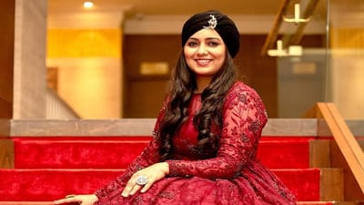 હર્ષદીપ કૌરનો જન્મ 16 ડિસેમ્બર 1986ના રોજ દિલ્હીમાં થયો હતો. તેમના પિતા સવિન્દર સિંહ સંગીતનાં સાધનોની ફેક્ટરીના માલિક હતા. હર્ષદીપને બાળપણથી જ સંગીતનું વાતાવરણ મળ્યું હતું. નાનપણથી જ તેણે સંગીતની દુનિયામાં પ્રવેશ કર્યો.
