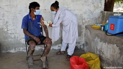 Surat : ઇન્ડસ્ટ્રીયલ એરિયામાં બાકી રહેલા કારીગરોને 10 દિવસમાં વેક્સીન લેવા સૂચના, ઔધોગિક સંસ્થાઓને અપાઈ જવાબદારી