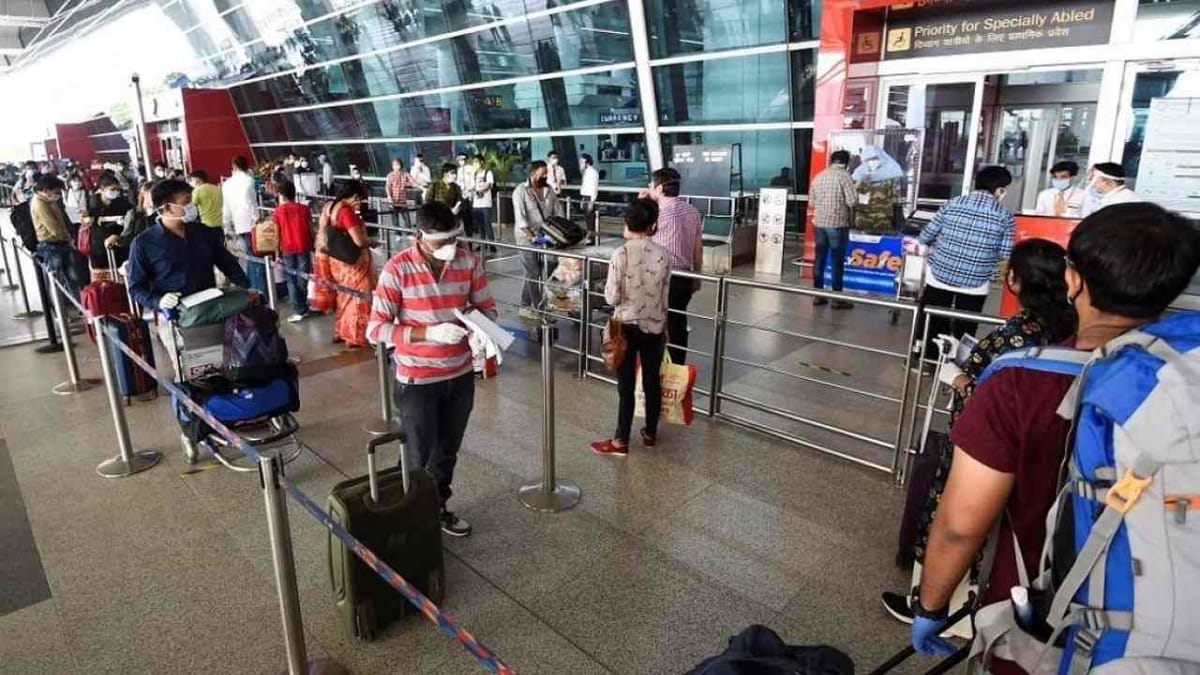 Omicron Variant: દિલ્હી-મુંબઈ સહિત આ 6 શહેરમાંથી આવનારા આંતરરાષ્ટ્રીય મુસાફરોને RTPCR ટેસ્ટનું પ્રી બુકિંગ કરાવવુ જરૂરી, કેન્દ્ર સરકારનો નિર્ણય