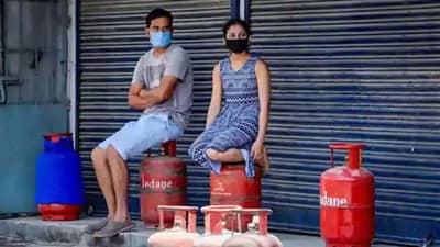 LPG Cylinder Price: સરકારની નવા વર્ષની ભેટ, LPG ના ભાવમાં ઘટાડો કરાયો, જાણો લેટેસ્ટ રેટ