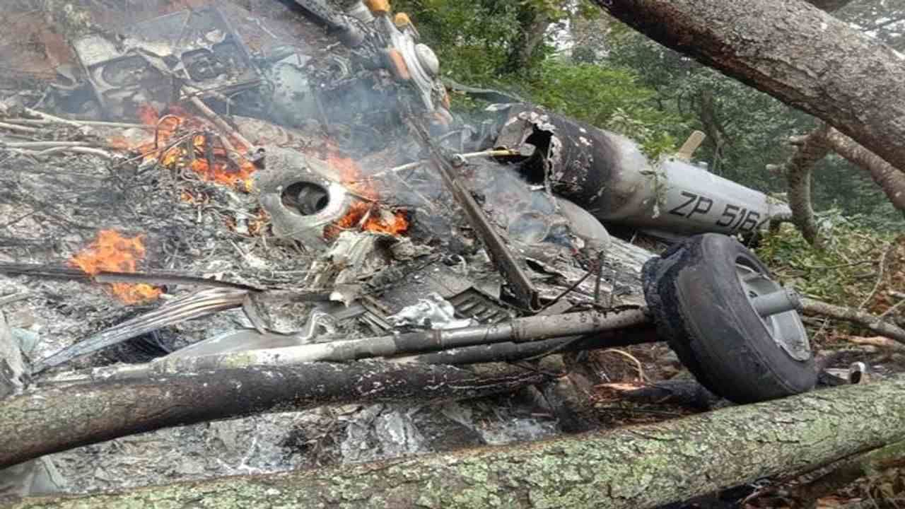 CDS Rawat chopper crash: હેલિકોપ્ટર પડતા જ મોટેથી ઘડાકો થયો, ઝાડ સાથે અથડાયા પછી આગમાં લપેટાઈ ગયુ
