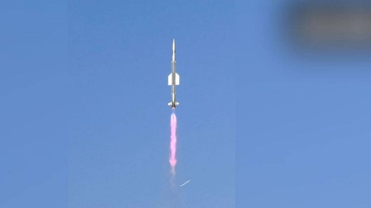 DRDO: જમીનથી હવામાં પ્રહાર કરતી મિસાઈલ VL-SRSAMનું સફળ પરીક્ષણ, કોઈપણ દિશામાંથી આવતા દુશ્મનને નષ્ટ કરવામાં સક્ષમ