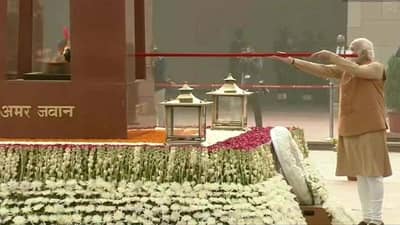 50માં વિજય દિવસ પર PM મોદીએ 1971ના યુદ્ધના શહીદોને આપી શ્રદ્ધાંજલિ, કહ્યું- આપણે દમનકારી દળો સામે લડ્યા