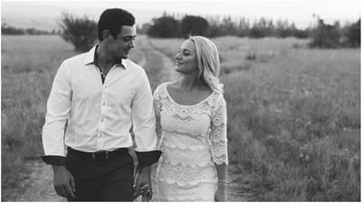 તમે પ્રથમ નજરના પ્રેમમાં વિશ્વાસ કરી શકો કે ન પણ કરી શકો. પરંતુ, દક્ષિણ આફ્રિકાના ક્રિકેટર ક્વિન્ટન ડી કોક સાથે આવું જ થયું છે. સાશા હાર્લી, આજે તેની હમસફર છે, ગઈકાલે તે પ્રથમ નજરનો તેનો પ્રેમ હતો. આ બધું ક્યારે, કેવી રીતે અને ક્યાં બન્યું તે ક્રિકેટમાં સ્પિન થતા બોલ જેવું છે. ડી કોક તેને જોઈને પ્રેમમાં પડ્યો, પછી તેણે પોતાનો પ્રેમ વ્યક્ત કર્યો અને પછી લગ્ન કર્યા.