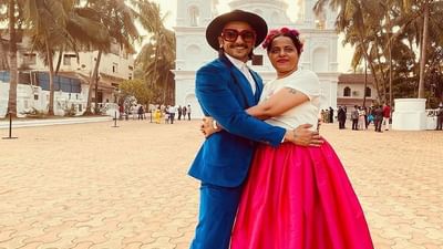 રણવીર સિંહ તેના મેનેજરના લગ્નમાં હાજરી આપવા માટે ગોવા ગયો હતો અને તેણે આ પ્રેમી યુગલ સાથે ઘણો સમય વિતાવ્યો હતો. રણવીર તેના મેનેજરની ખૂબ નજીક છે. એટલા માટે રણવીરે વ્યસ્તતા છતાં તેના લગ્નમાં હાજરી આપી હતી.