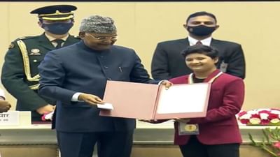 Surat : સુરતની રબર ગર્લ રાષ્ટ્રપતિના હસ્તે એવોર્ડ મેળવી પરત ફરી, એરપોર્ટ પર કરાયું ભવ્ય સ્વાગત